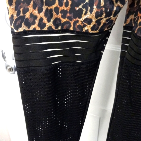 Animal Print Sexy Legging with High Waisted Booty Enhanser Size Large - Picture 2 of 6